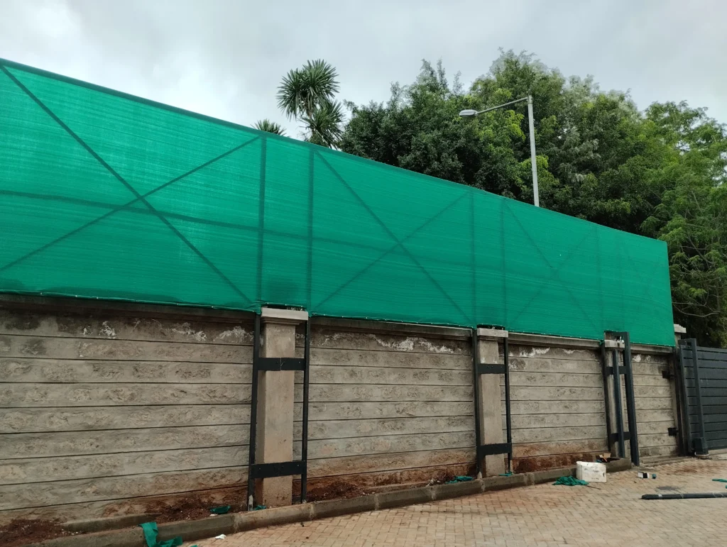 UV-stabilized HDPE privacy net installed on outdoor perimeter fence Green privacy mesh net for fencing and wind protection Durable outdoor privacy net for farms and residential spaces Privacy screening net used for greenhouse and shade structures High-quality HDPE privacy mesh for balconies and construction sites Outdoor fence privacy net with UV protection and airflow ventilation Agricultural privacy net for modern farming and perimeter screening Green shade privacy net for commercial and residential applications High-quality UV-stabilized privacy nets in Kenya for fencing, shade, wind protection, and outdoor screening. Durable HDPE nets for homes, farms, and commercial spaces.